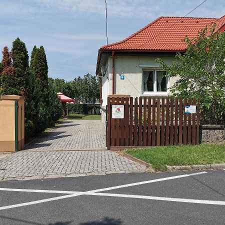 Glazer Szallas Tapolca Exterior foto