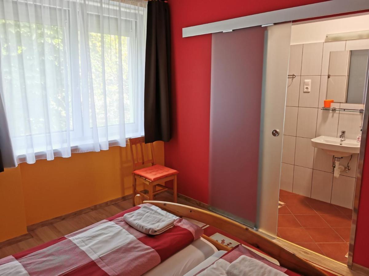 Glazer Szallas Tapolca Exterior foto